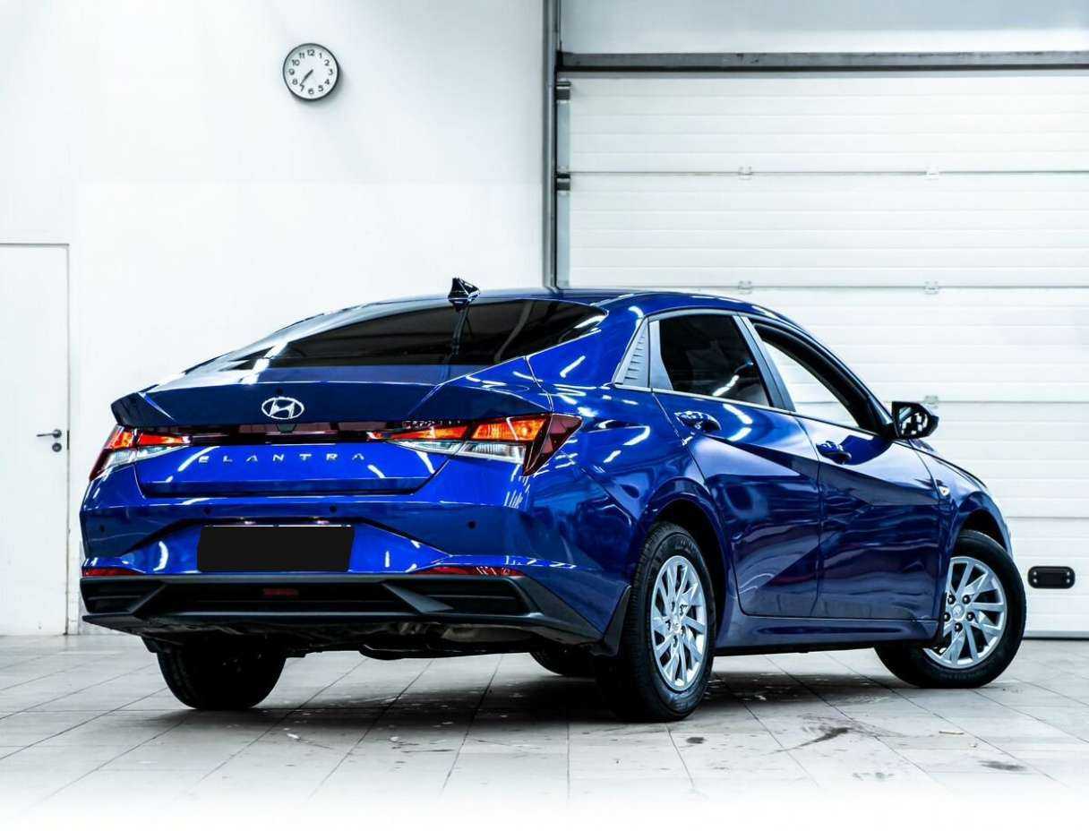 Hyundai Elantra 2021 года с пробегом. Фото: #2