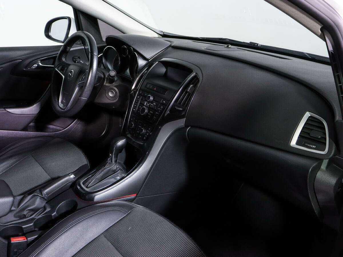 Opel Astra 2013 года с пробегом. Фото: #8