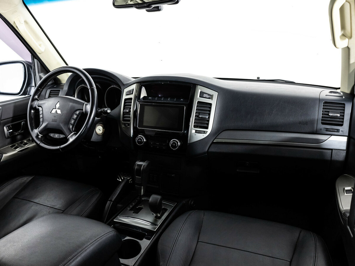 Mitsubishi Pajero 2017 года с пробегом. Фото: #9