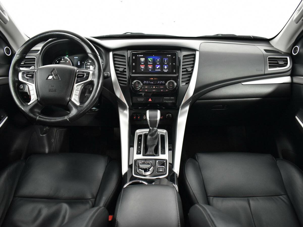 Mitsubishi Pajero Sport 2017 года с пробегом. Фото: #9
