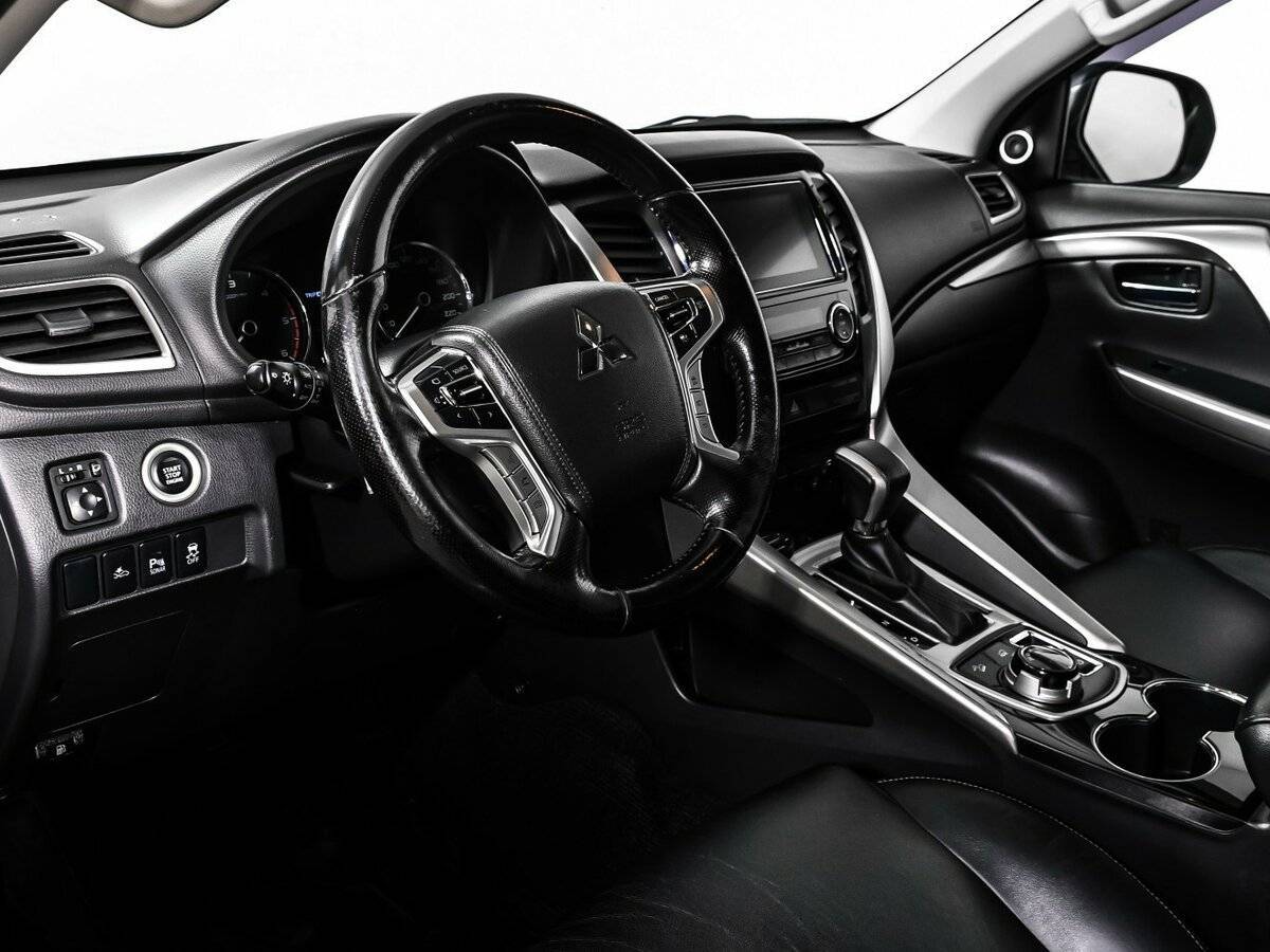 Mitsubishi Pajero Sport 2017 года с пробегом. Фото: #11