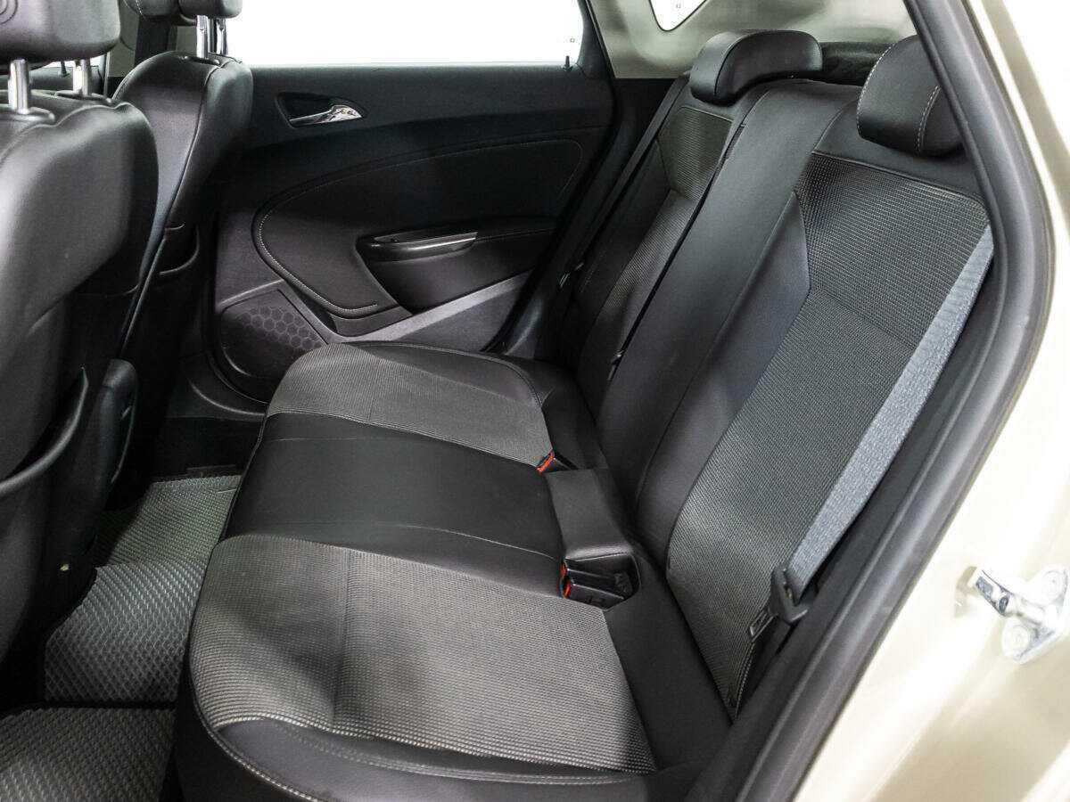 Opel Astra 2012 года с пробегом. Фото: #9