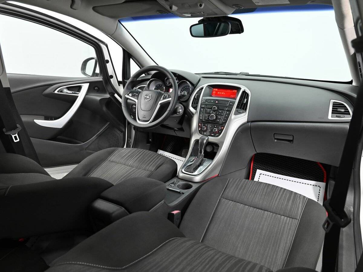 Opel Astra 2012 года с пробегом. Фото: #11