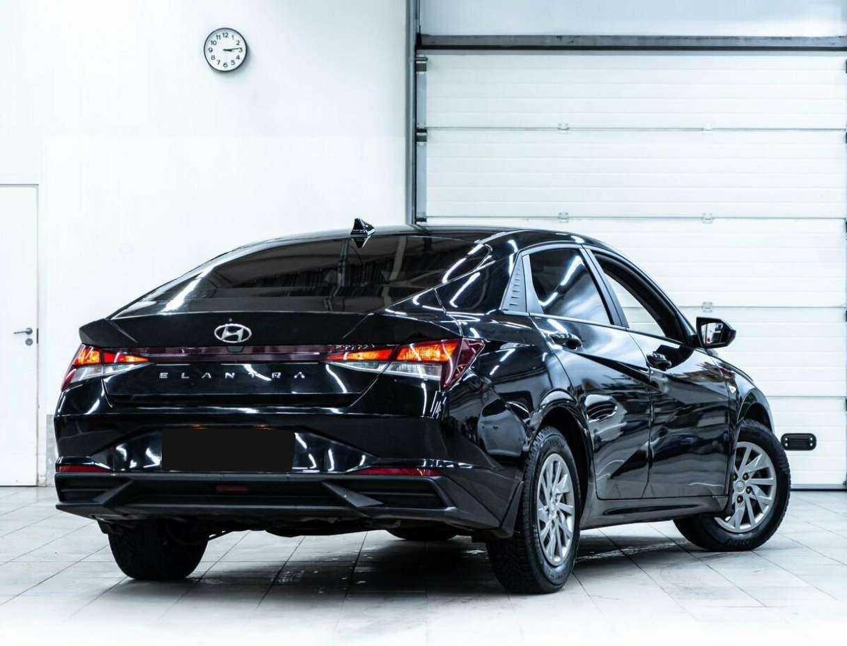 Hyundai Elantra 2021 года с пробегом. Фото: #2