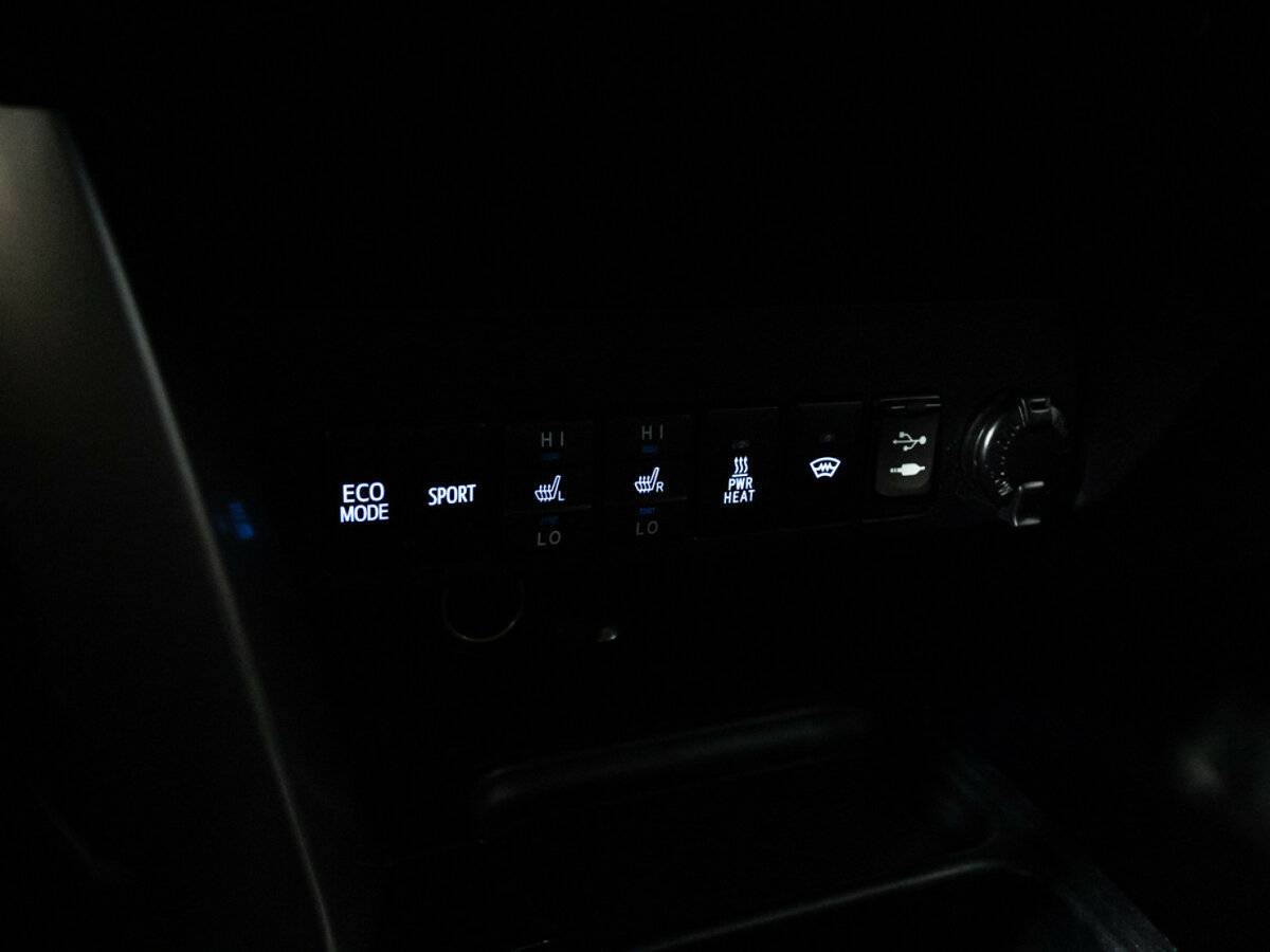 Toyota RAV4 2018 года с пробегом. Фото: #18