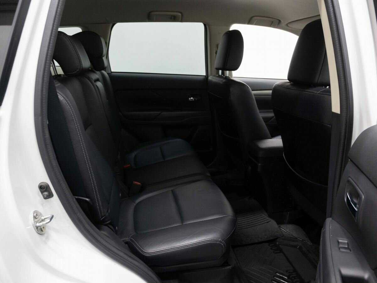 Mitsubishi Outlander 2012 года с пробегом. Фото: #10