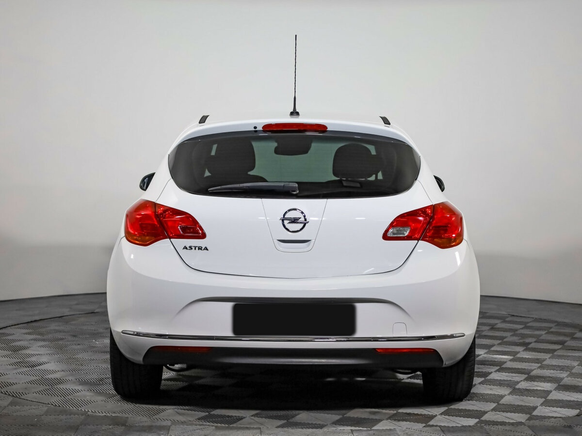 Opel Astra 2014 года с пробегом. Фото: #4