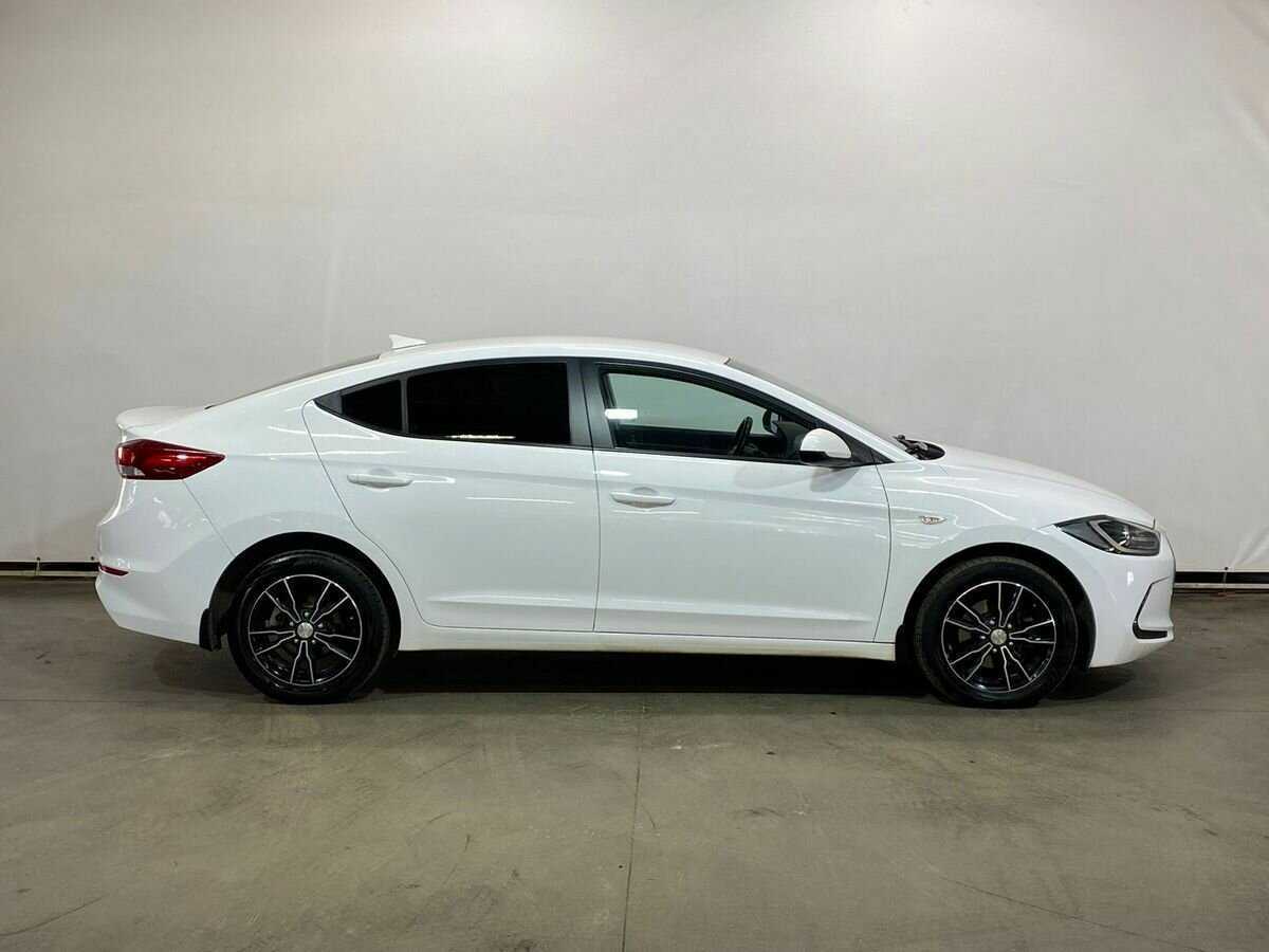Hyundai Elantra 2017 года с пробегом. Фото: #3