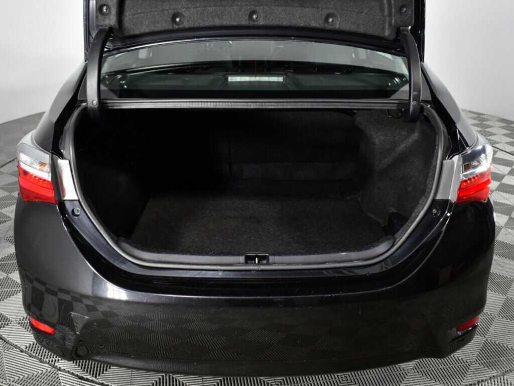 Toyota Corolla 2018 года с пробегом. Фото: #14