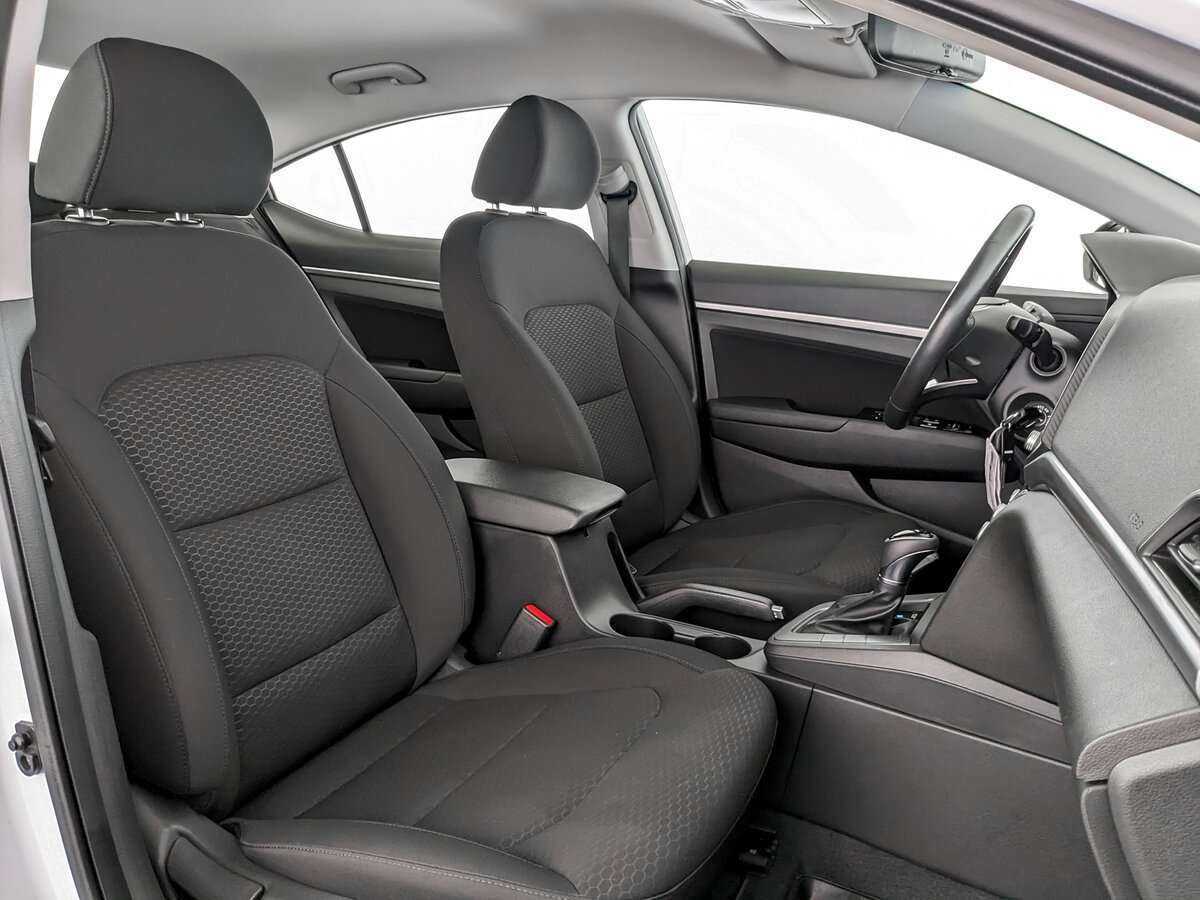 Hyundai Elantra 2020 года с пробегом. Фото: #17