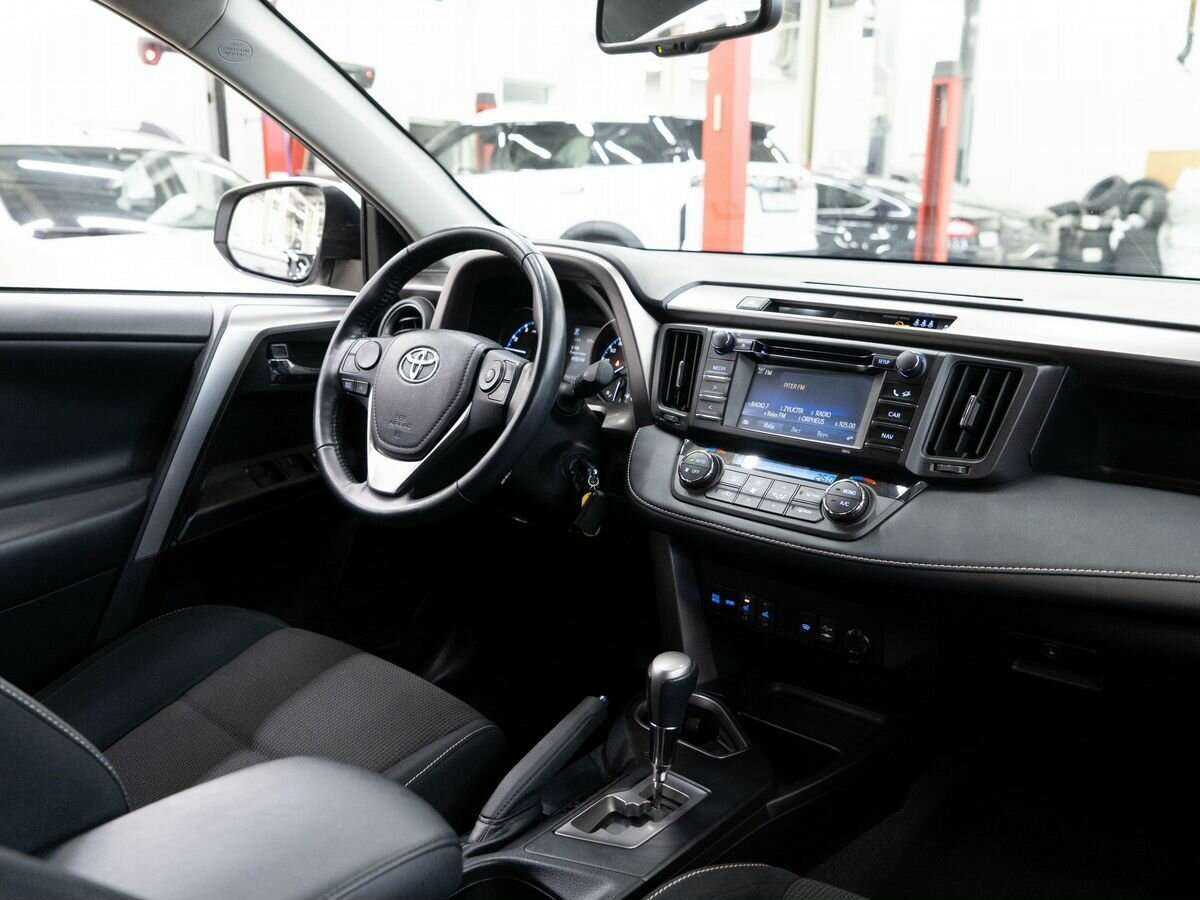 Toyota RAV4 2016 года с пробегом. Фото: #16