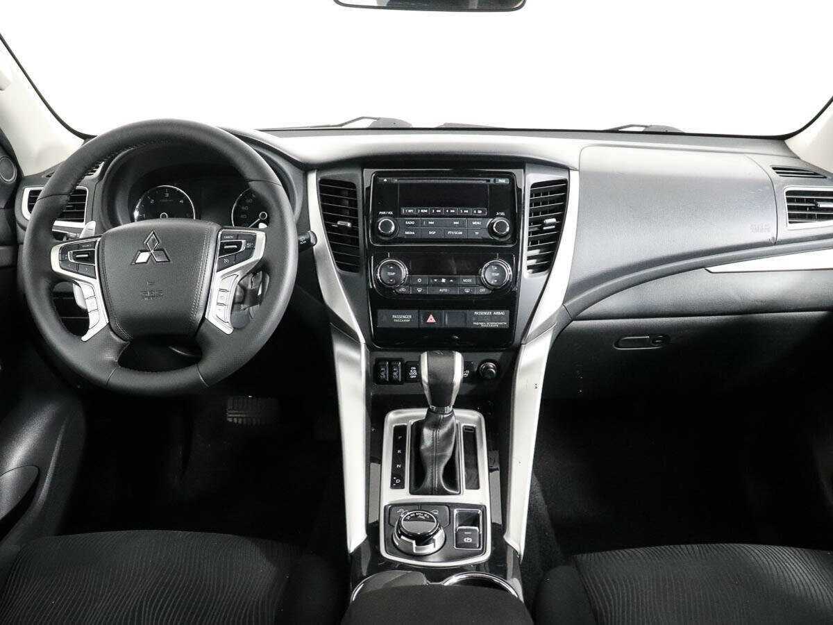 Mitsubishi Pajero Sport 2018 года с пробегом. Фото: #10