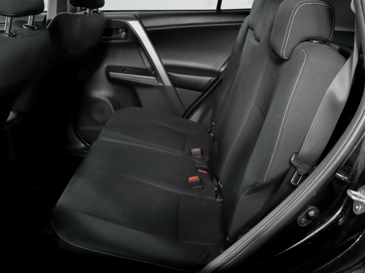 Toyota RAV4 2018 года с пробегом. Фото: #9