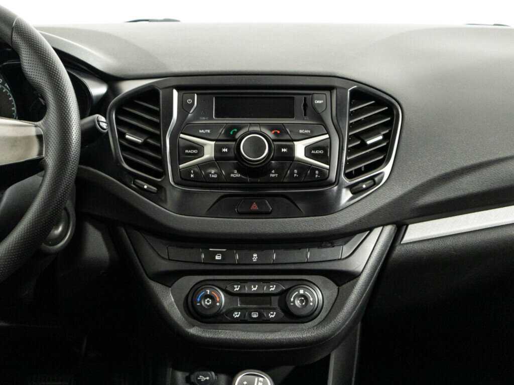 Lada (ВАЗ) Vesta 2017 года с пробегом. Фото: #13