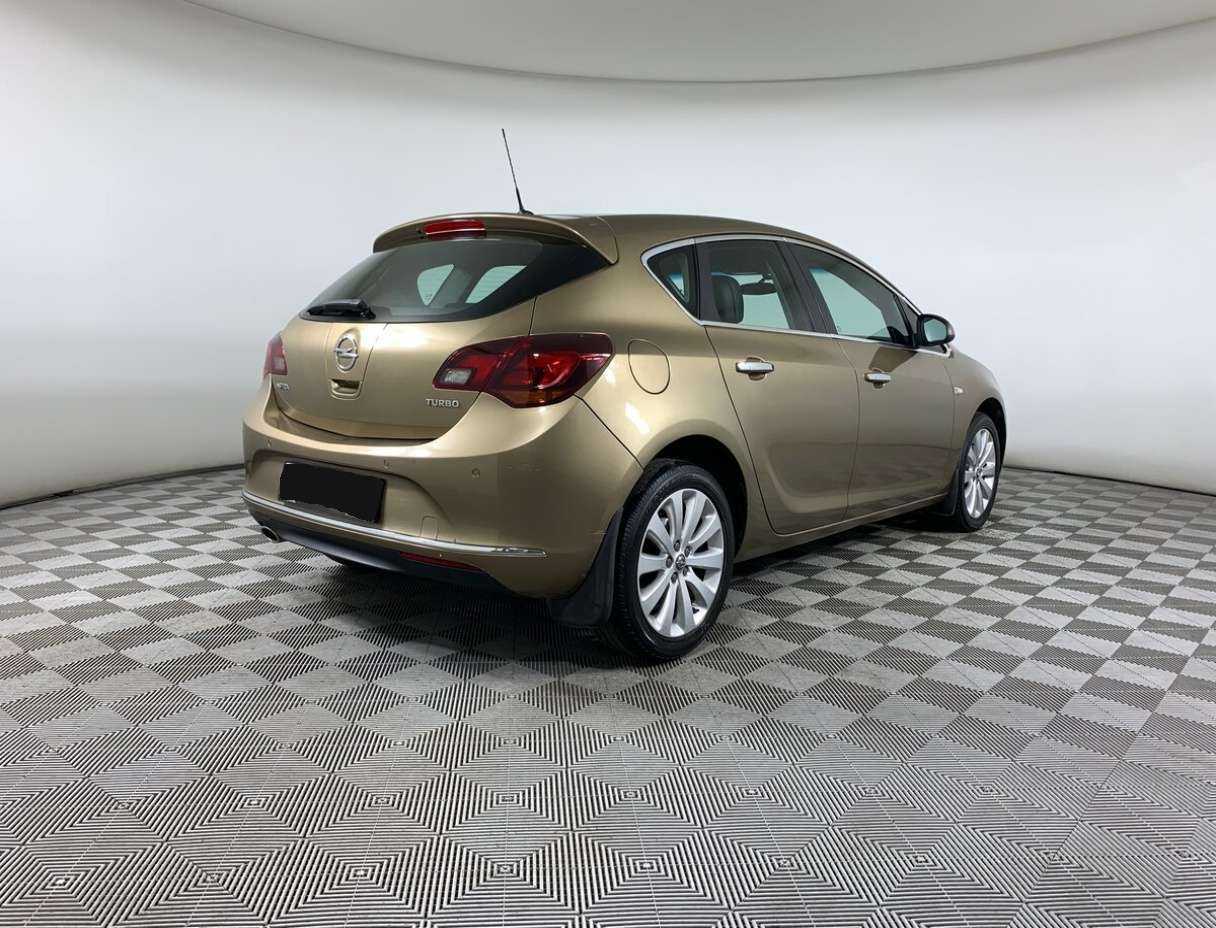 Opel Astra 2012 года с пробегом. Фото: #4