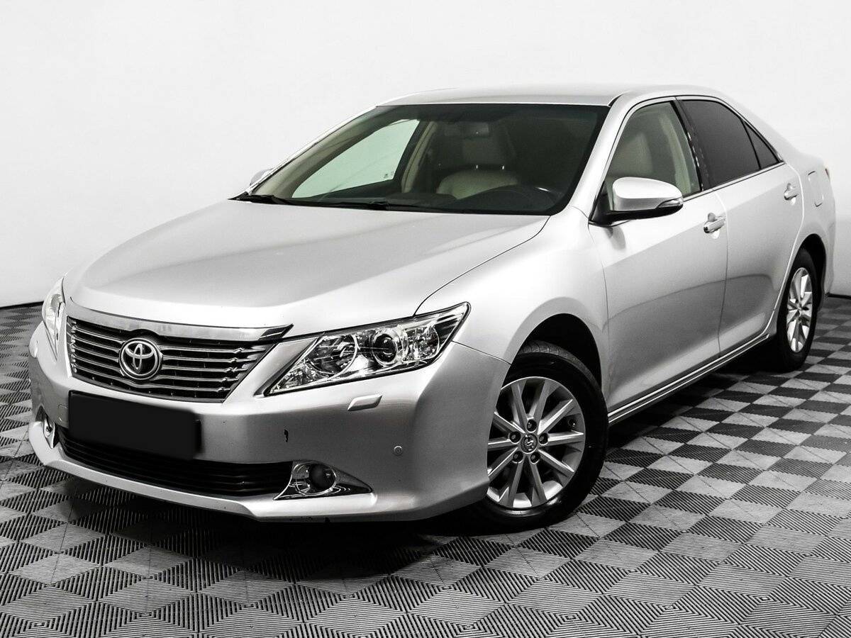 Toyota Camry 2012 года с пробегом. Посмотреть фото
