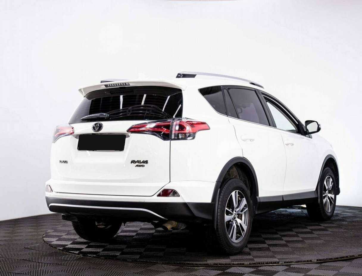 Toyota RAV4 2017 года с пробегом. Фото: #4