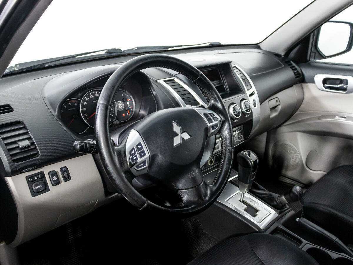 Mitsubishi Pajero Sport 2012 года с пробегом. Фото: #10