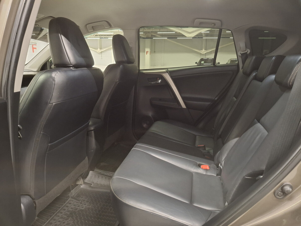 Toyota RAV4 2013 года с пробегом. Фото: #11