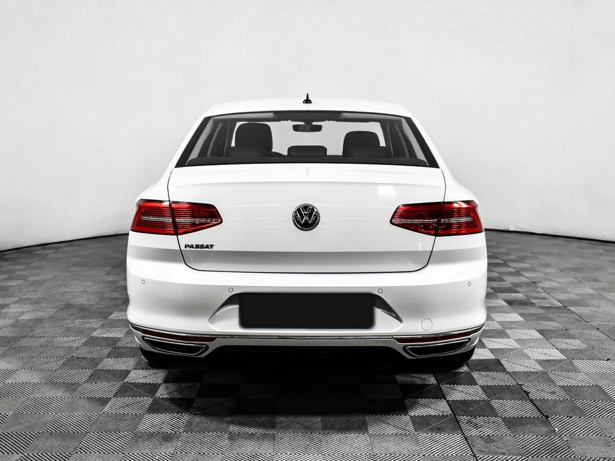 Volkswagen Passat 2018 года с пробегом. Фото: #5