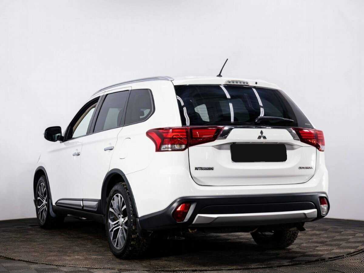 Mitsubishi Outlander 2016 года с пробегом. Фото: #3