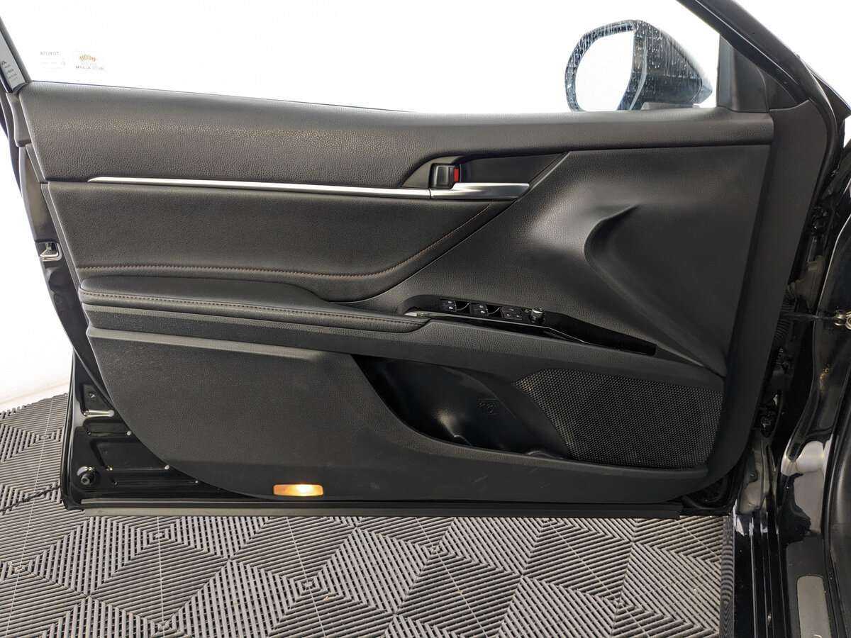 Toyota Camry 2019 года с пробегом. Фото: #14