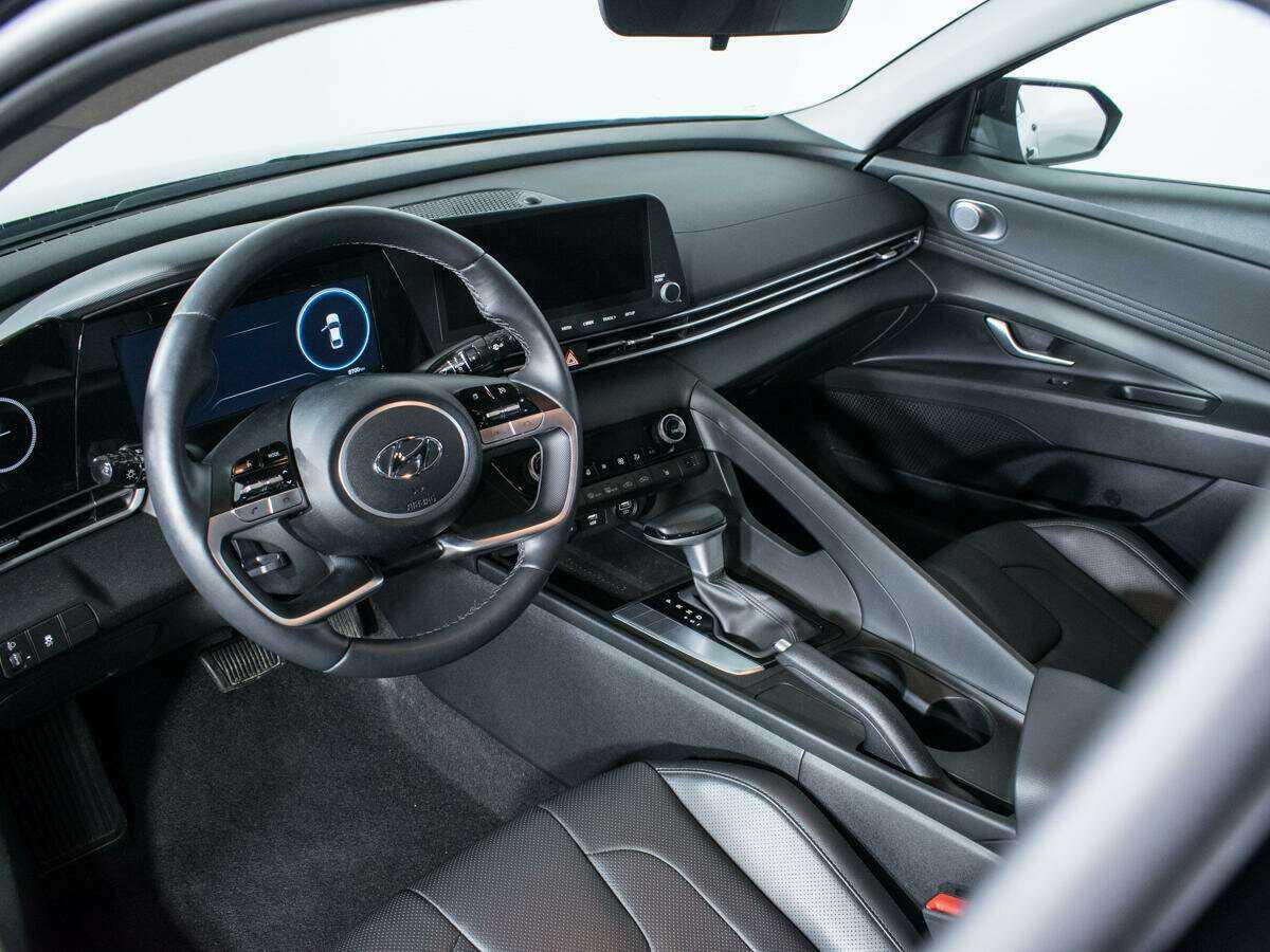 Hyundai Elantra 2023 года с пробегом. Фото: #12