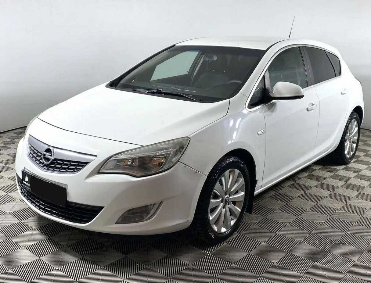 Opel Astra 2012 года с пробегом. Посмотреть фото