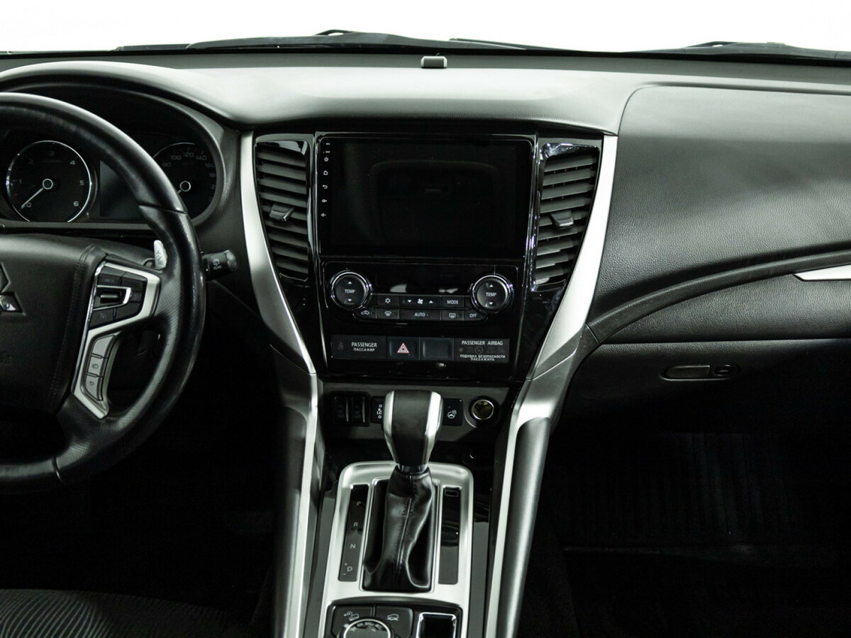 Mitsubishi Pajero Sport 2018 года с пробегом. Фото: #11