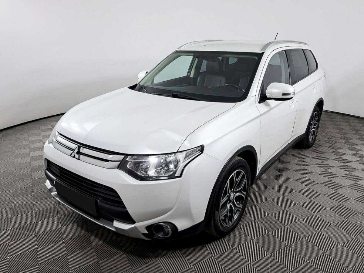 Mitsubishi Outlander 2014 года с пробегом. Посмотреть фото