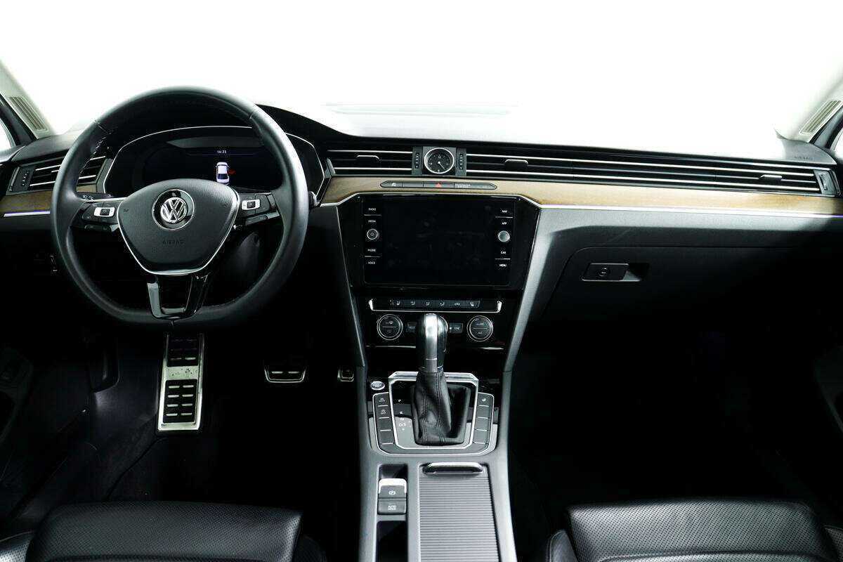 Volkswagen Passat 2018 года с пробегом. Фото: #9