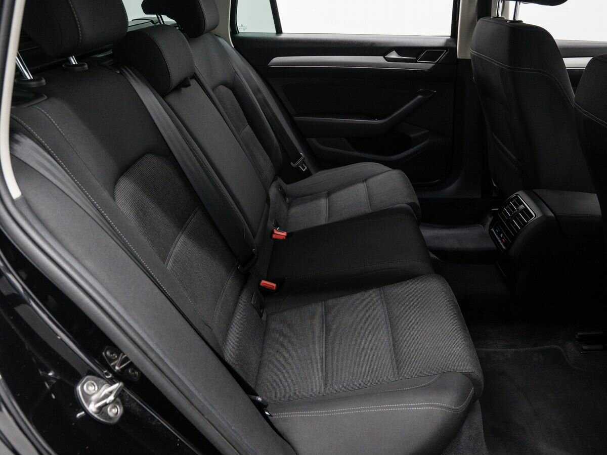 Volkswagen Passat 2018 года с пробегом. Фото: #8
