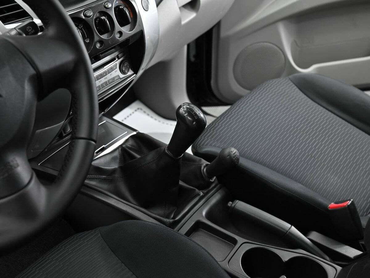 Mitsubishi Pajero Sport 2012 года с пробегом. Фото: #9