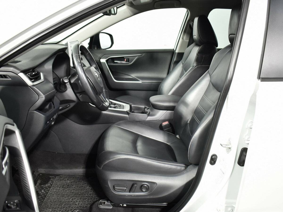 Toyota RAV4 2019 года с пробегом. Фото: #9