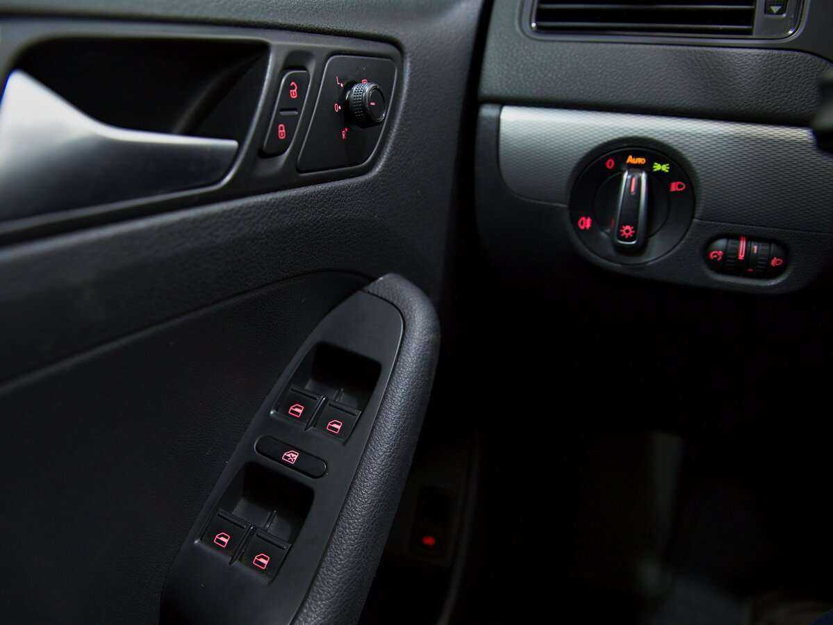 Volkswagen Jetta 2015 года с пробегом. Фото: #6