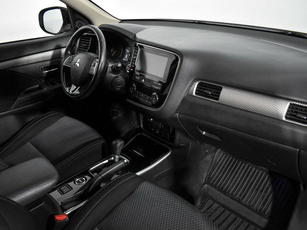 Mitsubishi Outlander 2018 года с пробегом. Фото: #12