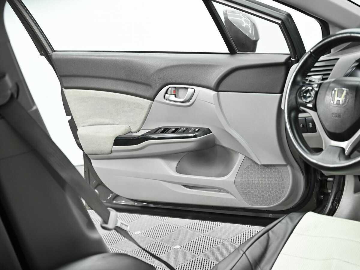 Honda Civic 2012 года с пробегом. Фото: #6