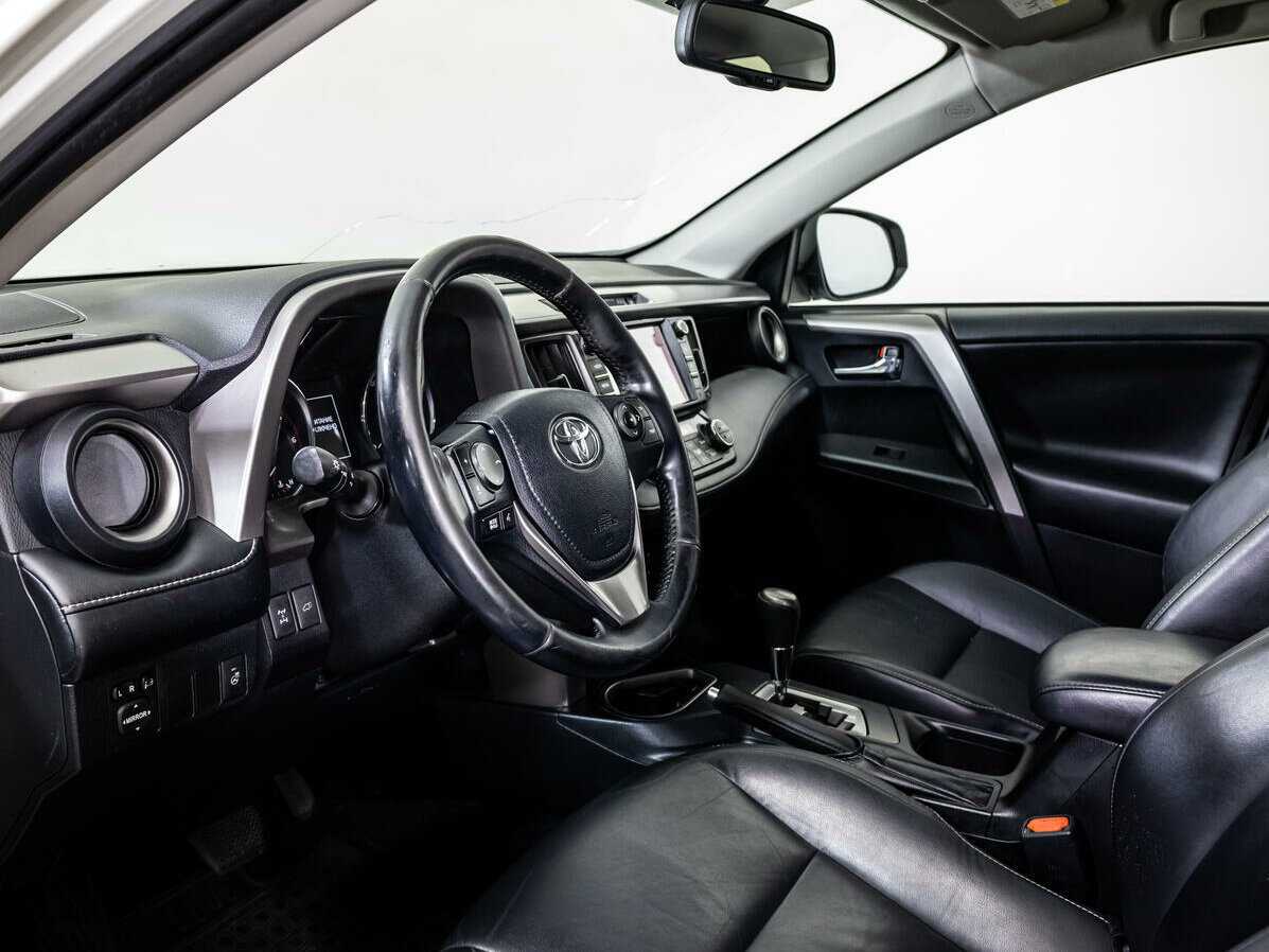 Toyota RAV4 2018 года с пробегом. Фото: #8