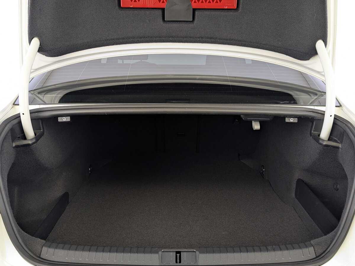 Volkswagen Passat 2019 года с пробегом. Фото: #9