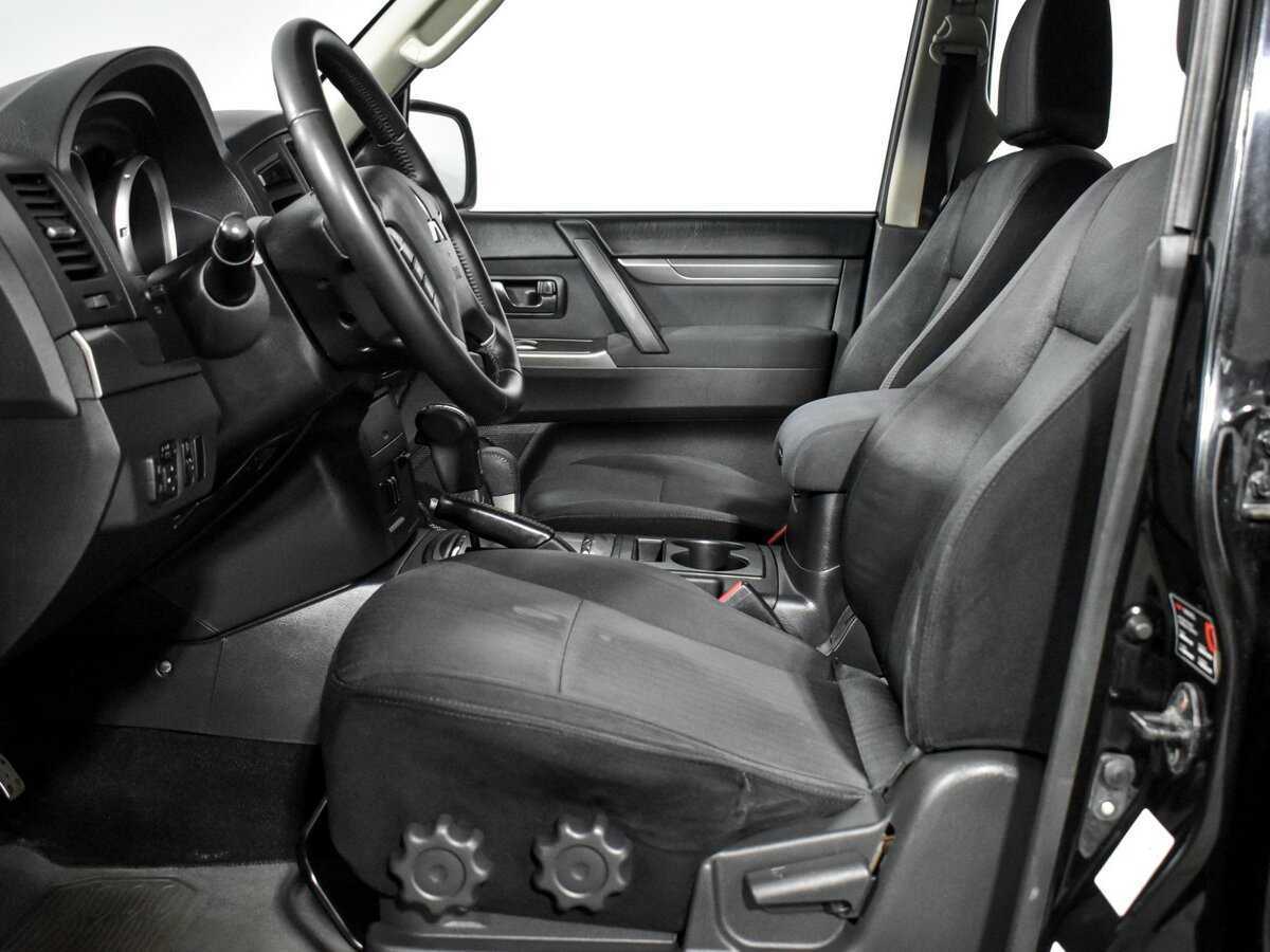 Mitsubishi Pajero 2013 года с пробегом. Фото: #8