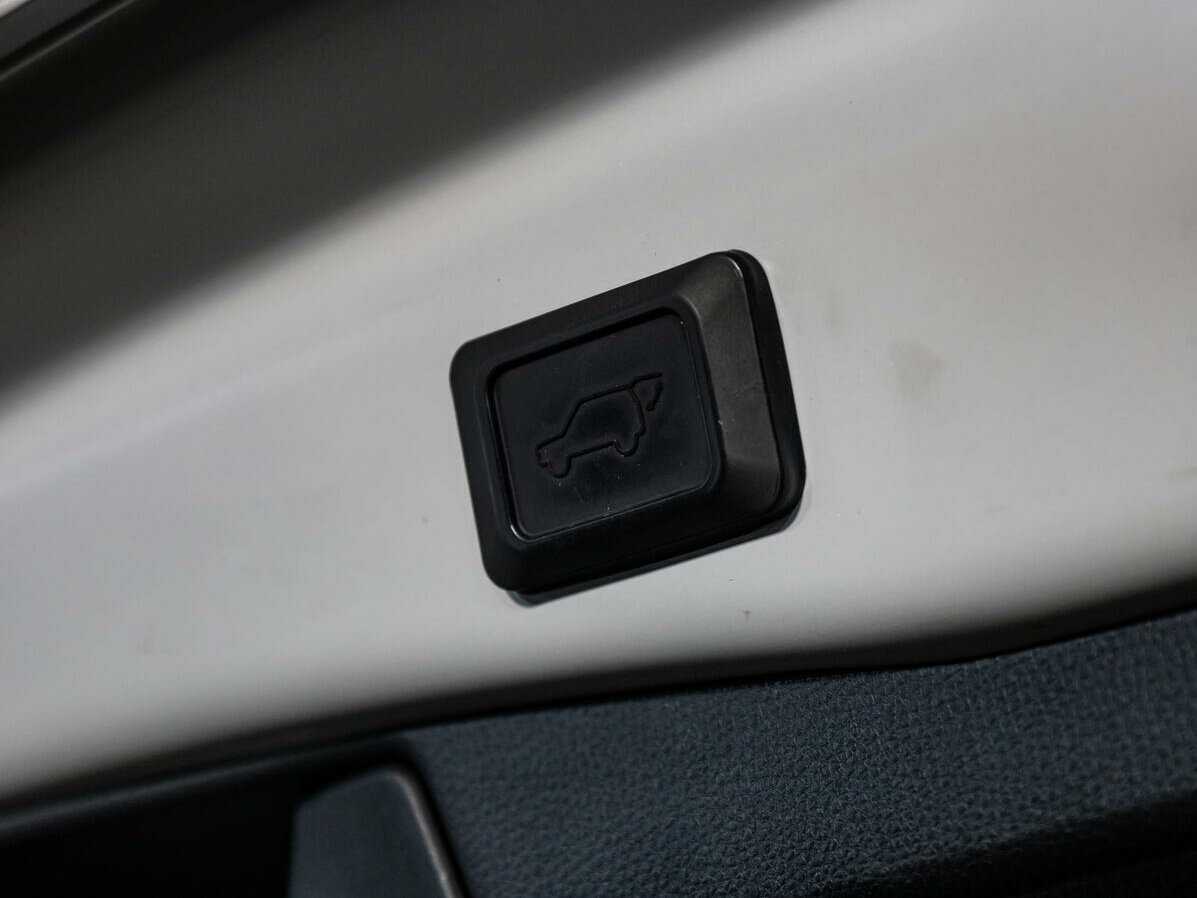 Toyota RAV4 2020 года с пробегом. Фото: #19