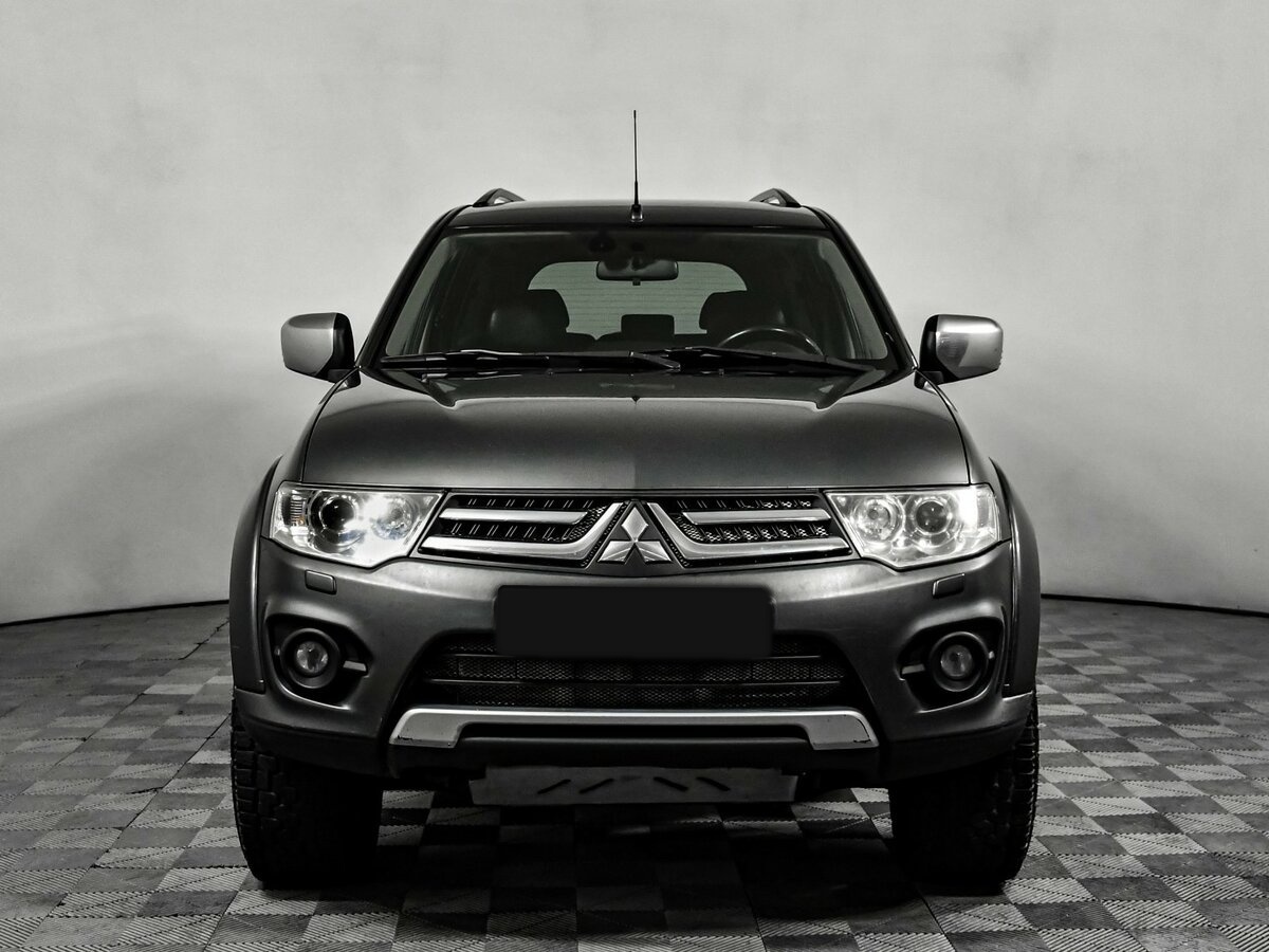 Mitsubishi Pajero Sport 2013 года с пробегом. Фото: #1