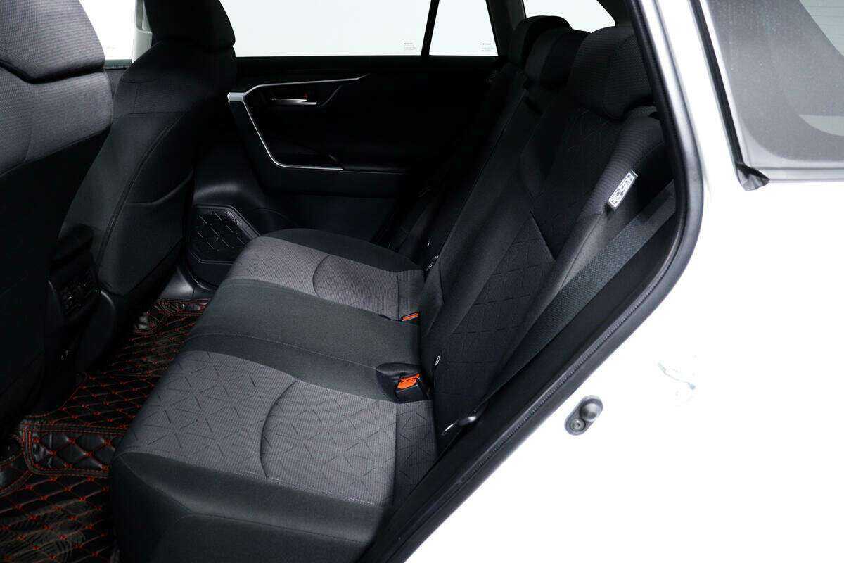 Toyota RAV4 2020 года с пробегом. Фото: #11