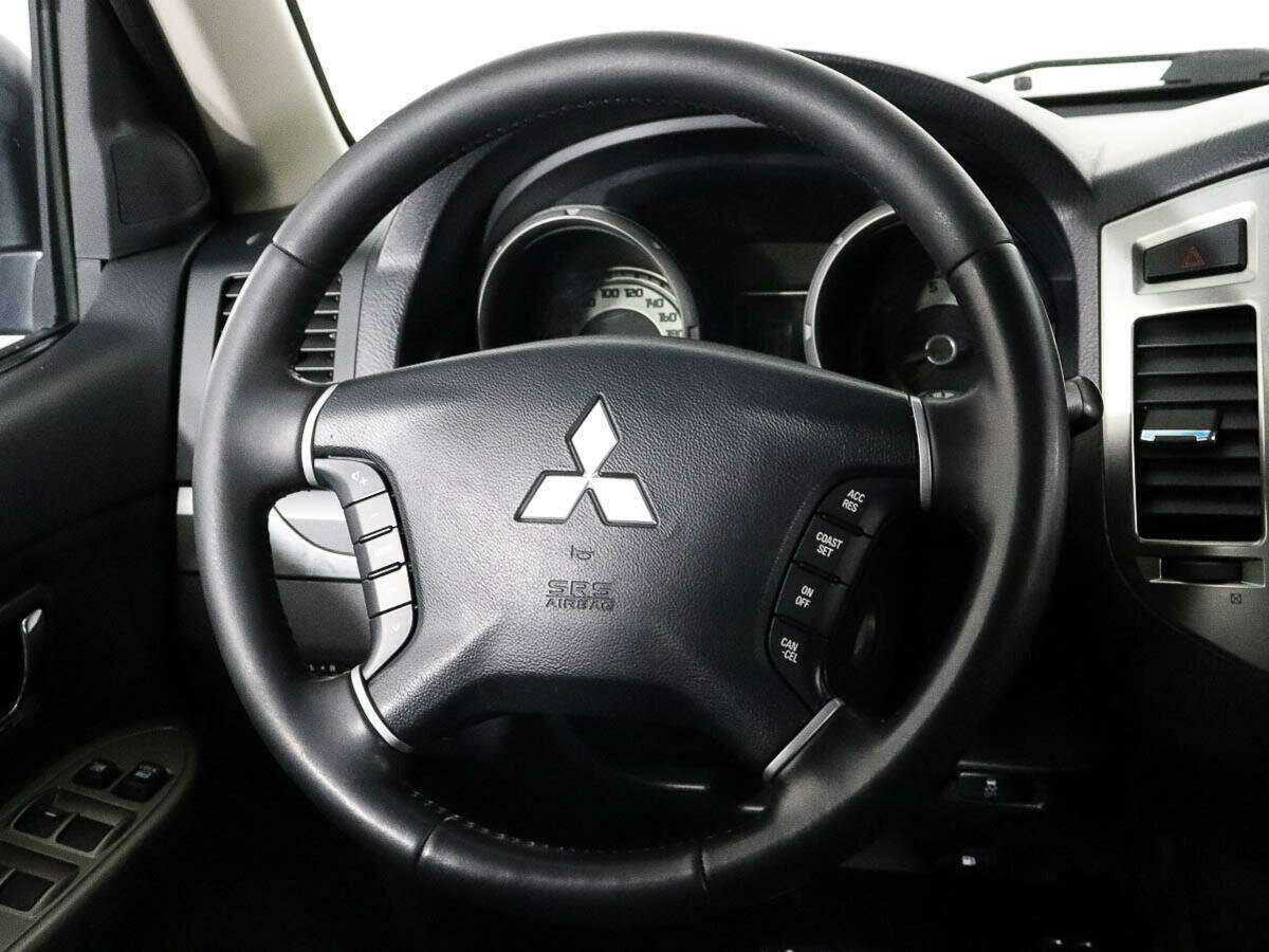Mitsubishi Pajero 2017 года с пробегом. Фото: #10