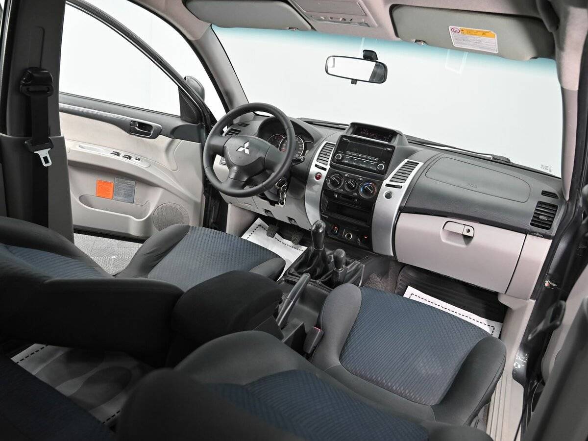 Mitsubishi Pajero Sport 2014 года с пробегом. Фото: #12