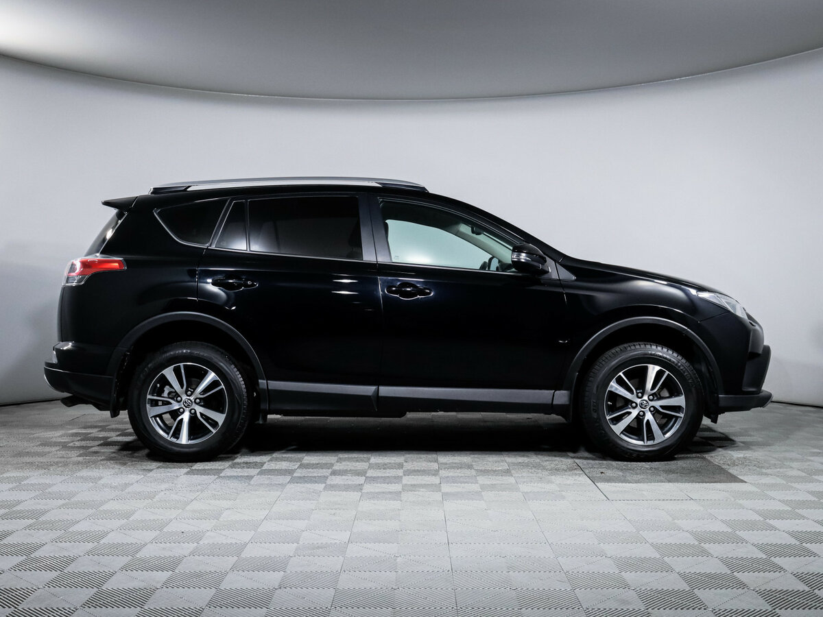 Toyota RAV4 2019 года с пробегом. Фото: #3