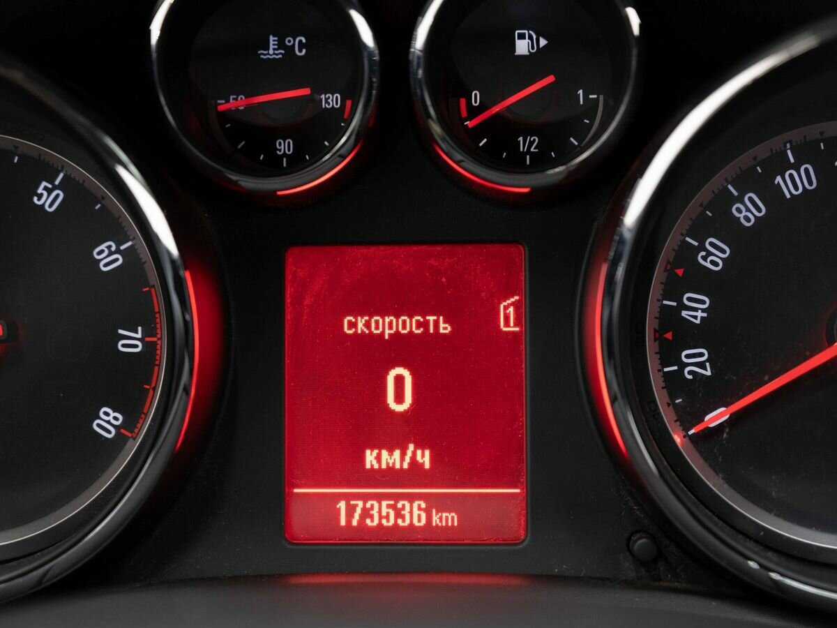 Opel Astra 2013 года с пробегом. Фото: #13