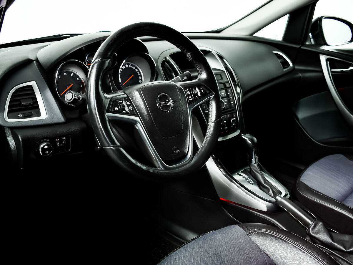 Opel Astra 2013 года с пробегом. Фото: #12
