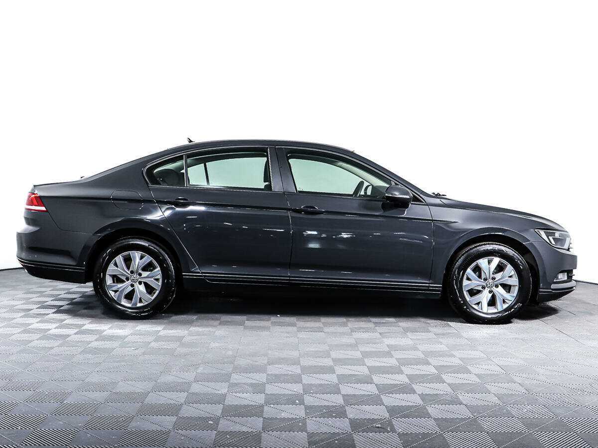 Volkswagen Passat 2017 года с пробегом. Фото: #3