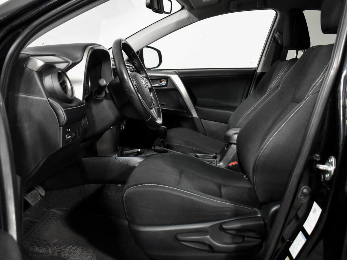 Toyota RAV4 2018 года с пробегом. Фото: #9